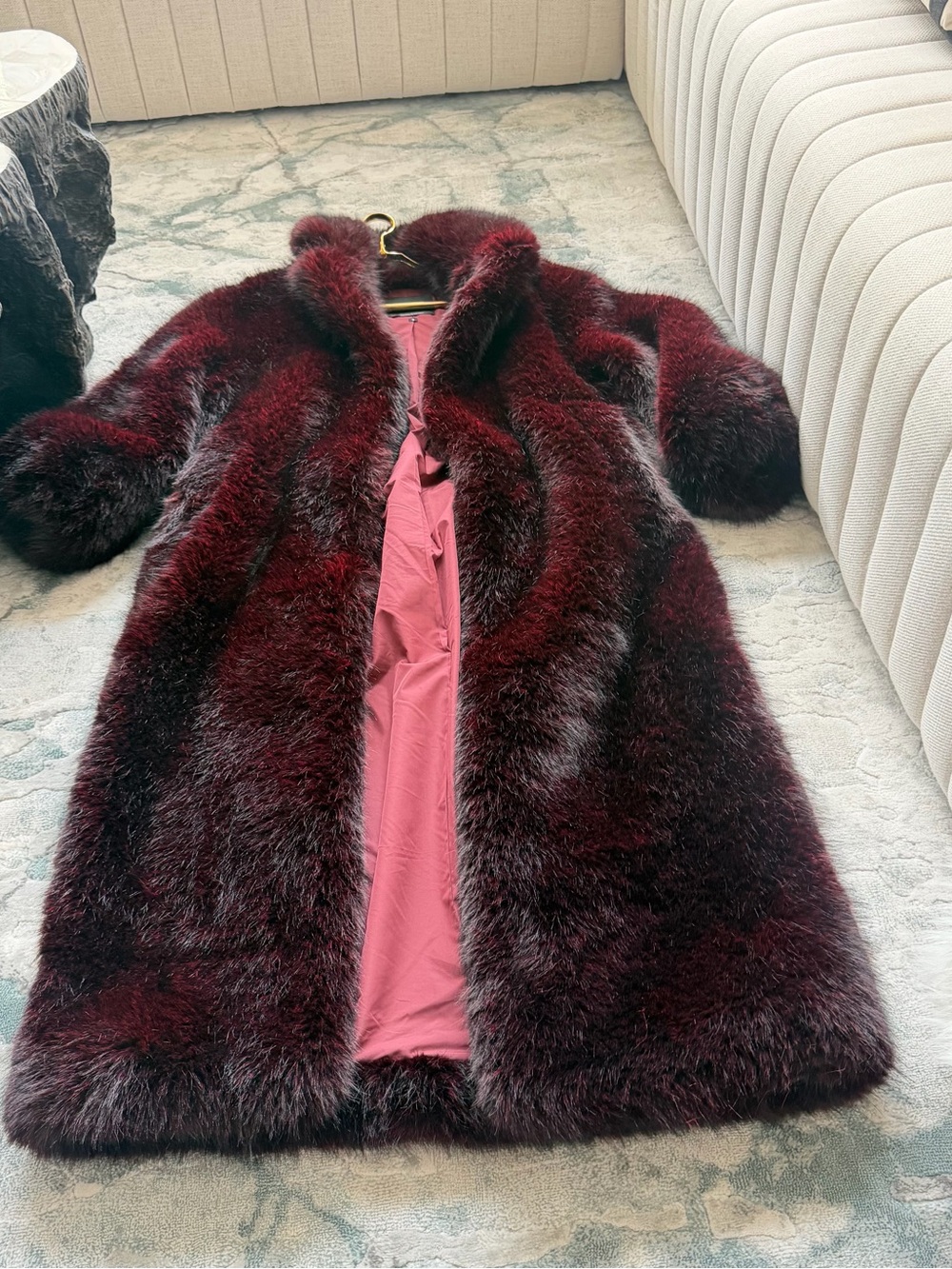 Retrofete - Luxurious Burgundy Faux Fur Coat